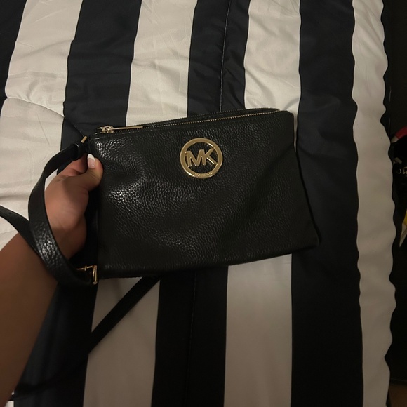 Michel Kors crossbody - Picture 1 of 3